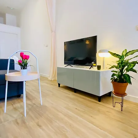 Apartamento En Cabanyal A: Encanto Y Diseno Junto A La Playa Apartment *