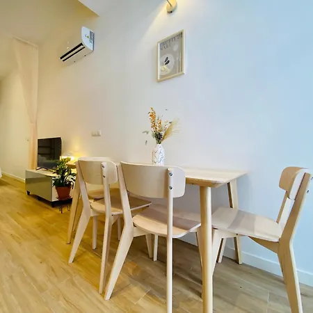 Apartamento En Cabanyal A: Encanto Y Diseno Junto A La Playa * Valencia