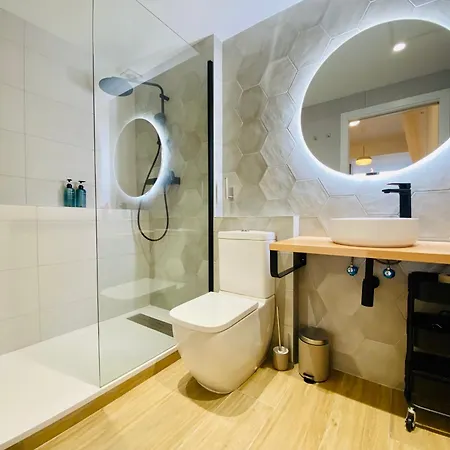 Apartamento En Cabanyal A: Encanto Y Diseno Junto A La Playa * Valencia